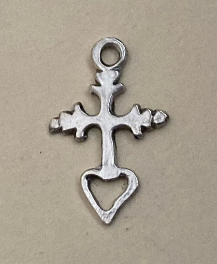 1" Tiny Cross with Heart Antique Vintage Model CR088