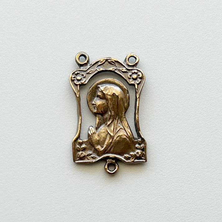 1" Mary Praying Antique Rosary Center Model CE560