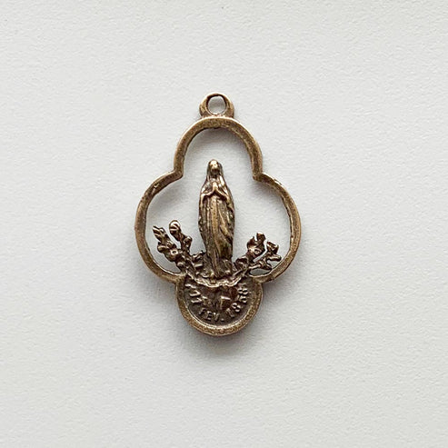 1" Mary Praying Medal - Antique Model ME1060