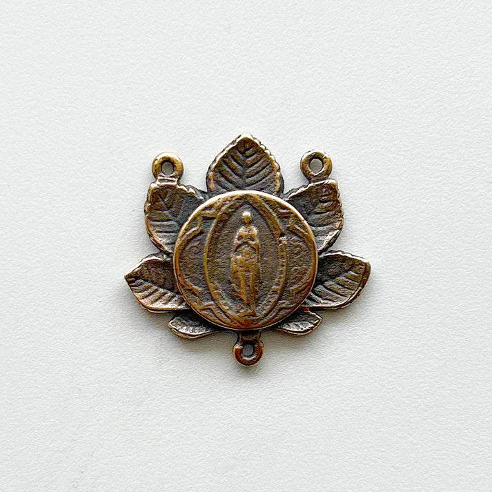 1" Leaves Antique Rosary Center Model CE1209
